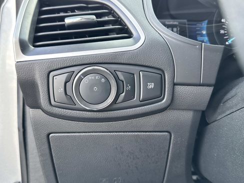 Used 2024 Ford Edge SE image 27