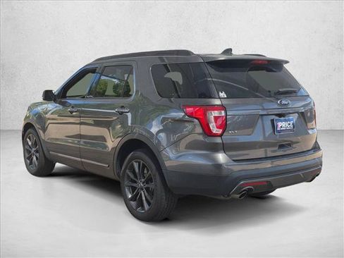 Used 2017 Ford Explorer XLT w/ Equipment Group 202A AWD/4WD image 7