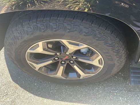 Used 2025 GMC Yukon AT4 Ultimate AWD/4WD image 11