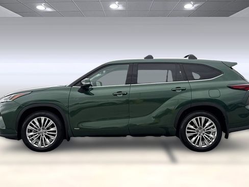 Used 2024 Toyota Highlander Platinum image 6