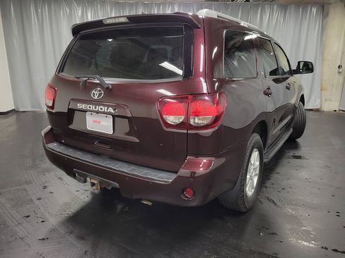 Used 2018 Toyota Sequoia SR5 image 8