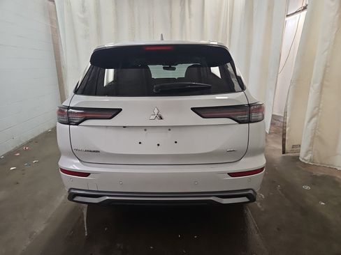 Used 2025 Mitsubishi Outlander SEL image 4