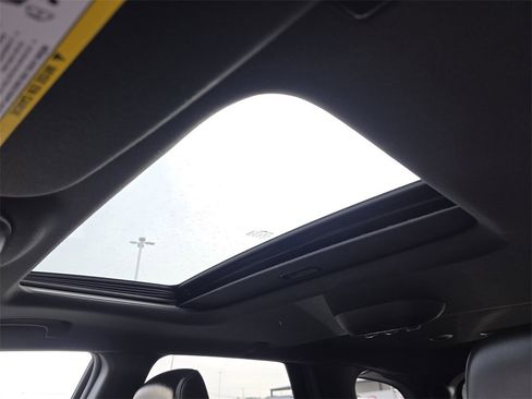 Used 2023 Dodge Durango GT image 18