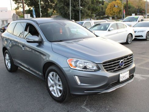 Used 2017 Volvo XC60 T5 w/ Tailgate Package image 1