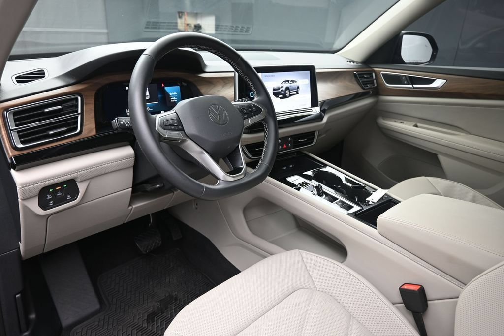 Used 2026 Volkswagen Atlas SE FWD image 18