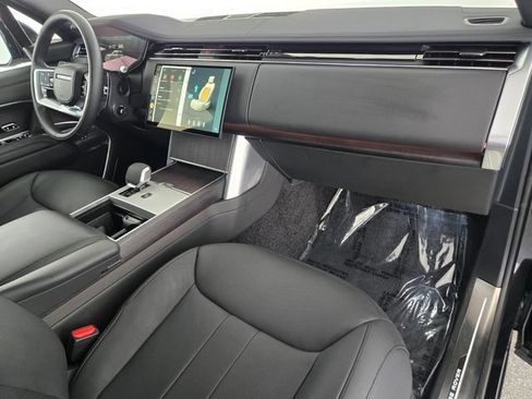 Certified 2025 Land Rover Range Rover SE AWD/4WD image 18