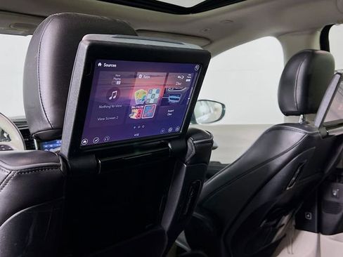 Used 2019 Chrysler Pacifica Limited FWD image 27