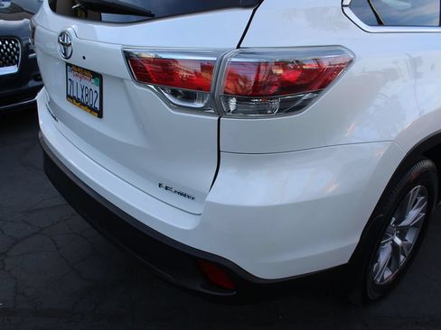 Used 2015 Toyota Highlander Plus AWD/4WD image 16