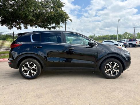 Used 2021 Kia Sportage LX AWD/4WD image 2
