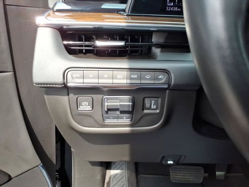 Used 2023 Cadillac Escalade Sport Platinum w/ LPO, ONYX Package AWD/4WD image 16