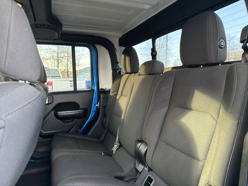 Used 2020 Jeep Gladiator Sport w/ Quick Order Package 24S image 28