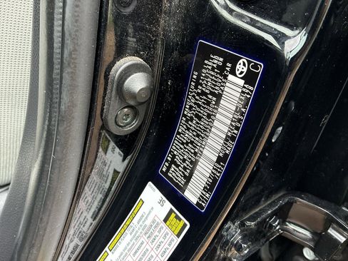 Used 2023 Toyota Corolla LE image 21