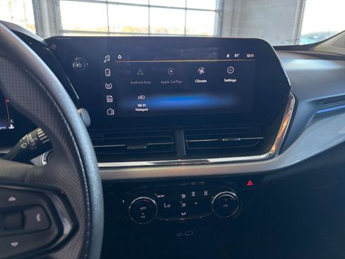Used 2025 Chevrolet Trax LT image 27