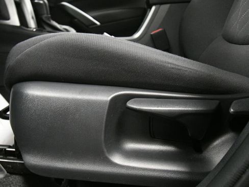 Used 2023 Toyota Corolla Cross LE image 11