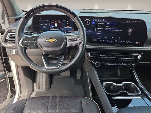 Used 2025 Chevrolet Traverse High Country FWD image 12