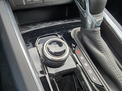 New 2025 GMC Canyon Elevation w/ Convenience Package image 32