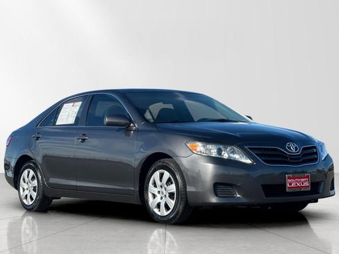 Used 2010 Toyota Camry LE image 8
