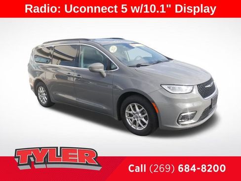 Used 2022 Chrysler Pacifica Touring-L FWD image 1
