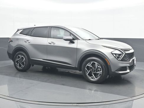 Used 2023 Kia Sportage LX image 8