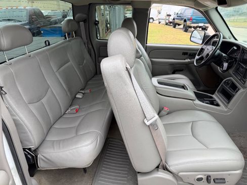 Used 2004 GMC Sierra 3500 SLT w/ Heavy-Duty Power Package image 11