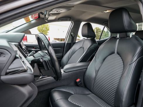 Used 2022 Toyota Camry SE image 17