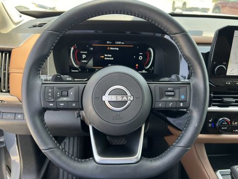 Used 2025 Nissan Pathfinder Platinum AWD/4WD image 7