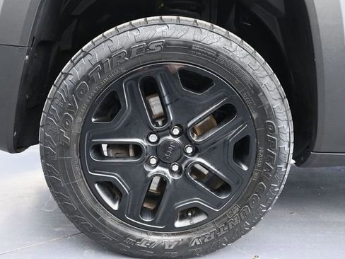 Used 2018 Jeep Renegade Trailhawk w/ Cold Weather Group II AWD/4WD image 25