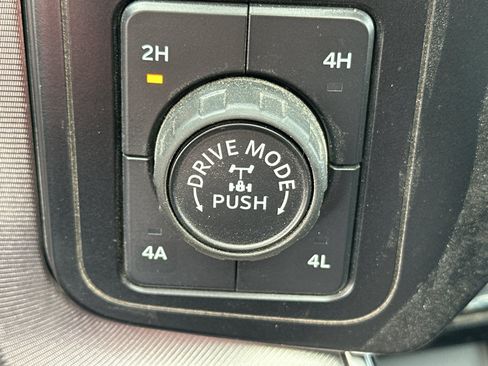 Used 2023 Ford F150 Platinum w/ FX4 Off-Road Package AWD/4WD image 28