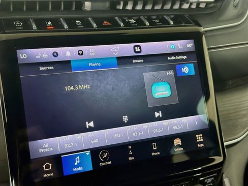 Used 2023 Jeep Grand Cherokee L Limited w/ Luxury Tech Group II RWD image 21