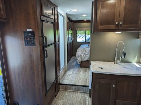 Used 2019 Chevrolet Express 4500 w/ RV Package RWD image 31