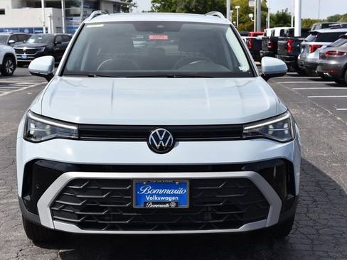 Used 2025 Volkswagen Taos SE AWD/4WD image 4