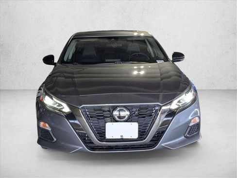 Used 2020 Nissan Altima 2.5 SR w/ Premium Package AWD/4WD image 2