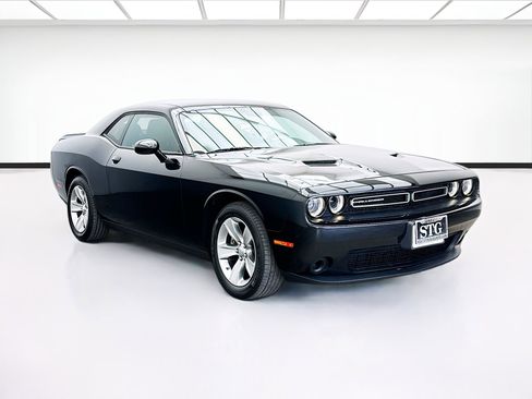 Used 2022 Dodge Challenger SXT RWD image 3