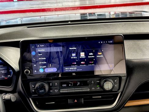 Used 2024 Toyota Grand Highlander XLE image 18