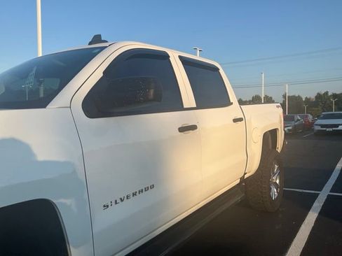Used 2018 Chevrolet Silverado 1500 Custom w/ Custom Value Package AWD/4WD image 8