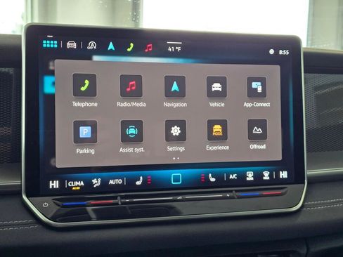 New 2025 Volkswagen Tiguan SE image 27