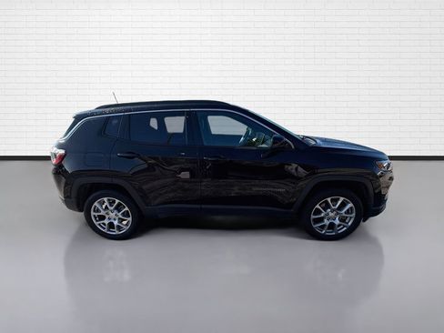 Used 2024 Jeep Compass Latitude w/ Sun and Sound Group AWD/4WD image 9