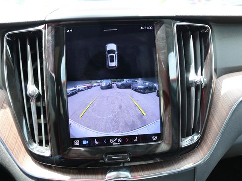 Used 2022 Volvo XC60 B5 Momentum AWD/4WD image 36