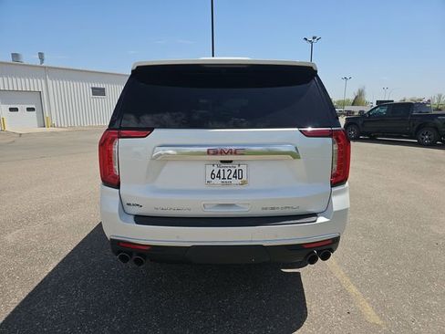 Used 2022 GMC Yukon XL Denali w/ Denali Premium Package AWD/4WD image 4