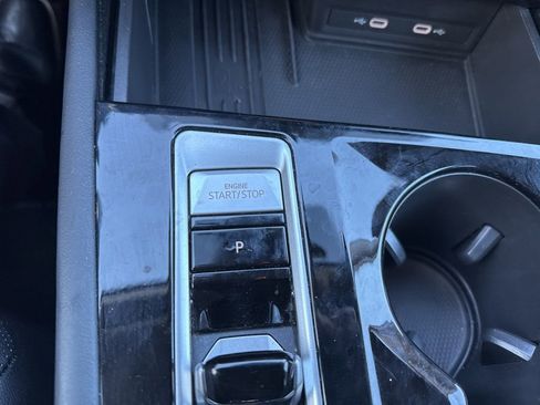 Used 2025 Volkswagen Atlas SE image 20