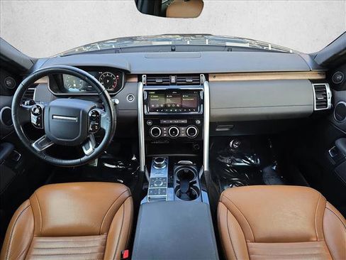 Used 2020 Land Rover Discovery HSE image 9