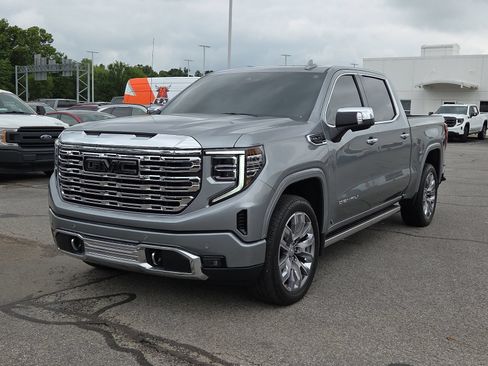 Used 2025 GMC Sierra 1500 Denali w/ Denali Reserve Package AWD/4WD image 3