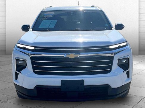 Used 2024 Chevrolet Traverse LT AWD/4WD image 2