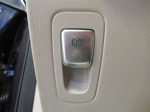 Used 2017 Mercedes-Benz GLC 300 4MATIC image 22