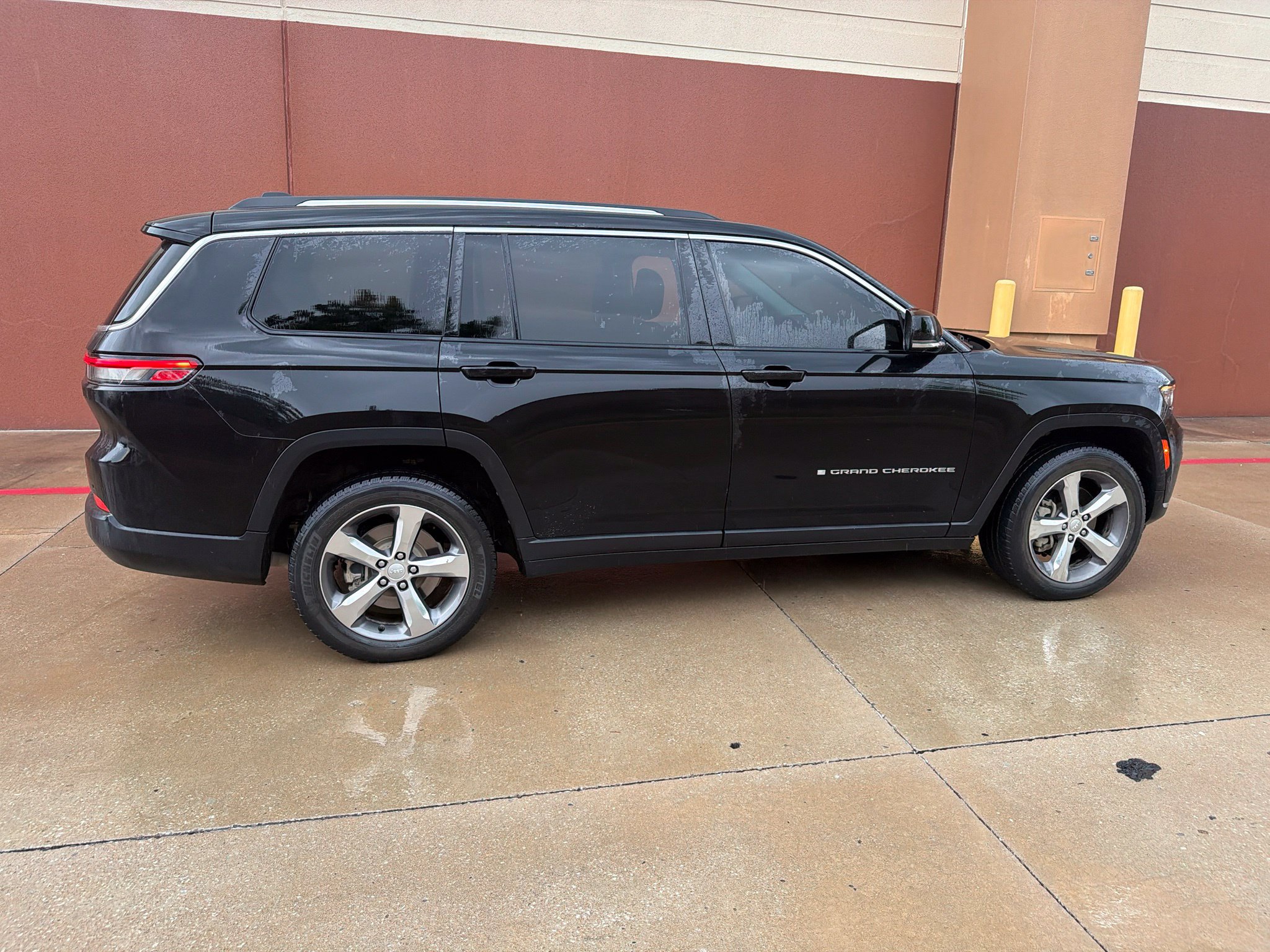 Used 2022 Jeep Grand Cherokee L Limited w/ Luxury Tech Group II AWD/4WD image 3