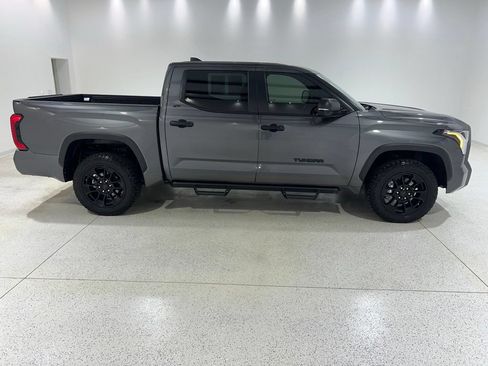 Used 2025 Toyota Tundra SR5 w/ SR5 Convenience Package AWD/4WD image 6