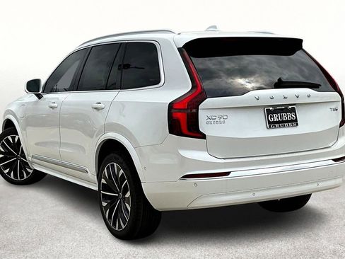 New 2025 Volvo XC90 T8 Plus w/ Protection Package Premier image 5