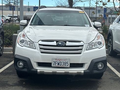 Used 2014 Subaru Outback 3.6R Limited w/ Moonroof Package image 4