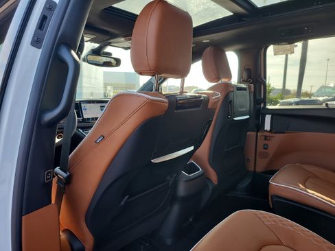 New 2026 Chrysler Pacifica Pinnacle FWD image 12