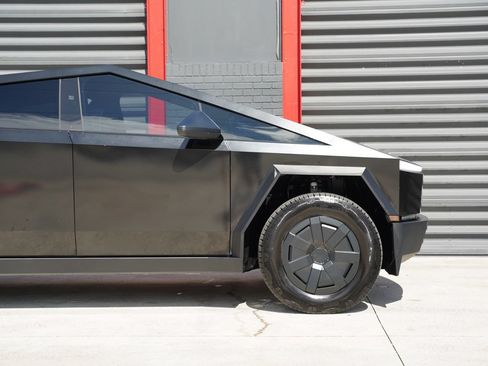 Used 2025 Tesla Cybertruck AWD Crew Cab image 2